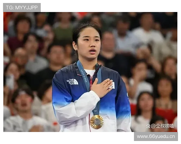 安洗莹赛场像开挂王者，下了场像来借盐的邻家女孩，反差让我笑出声