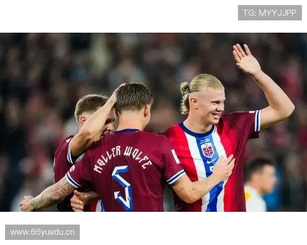 哈兰德吃早餐像拍大片，我这碗泡面都不好意思放下